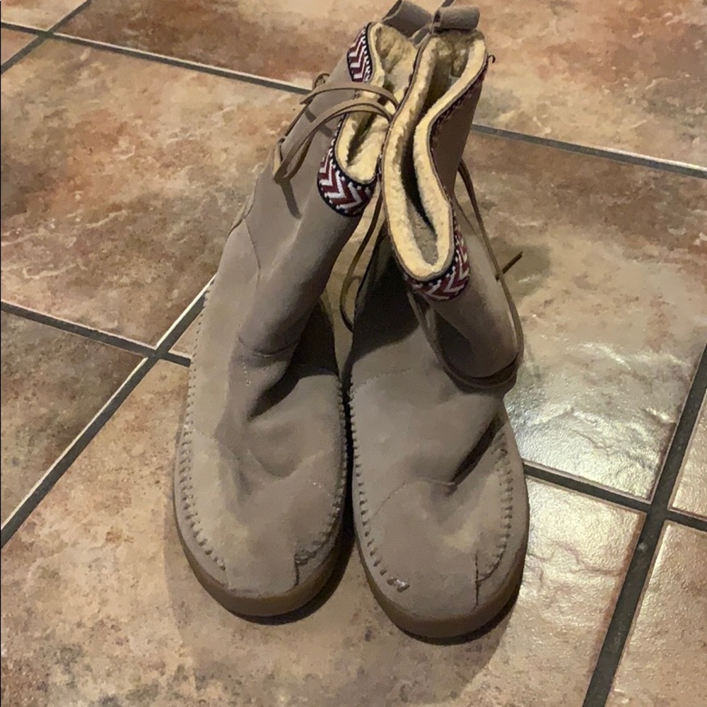Toms- Women’s boots- size 9.5